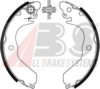 MITSUBISHI MB858684 Brake Shoe Set